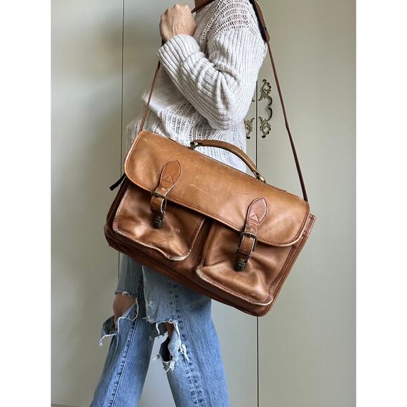Vintage Handbags - Vintage Leather Messenger Bag/Brief Case Collegiate Academia Weathered Brown